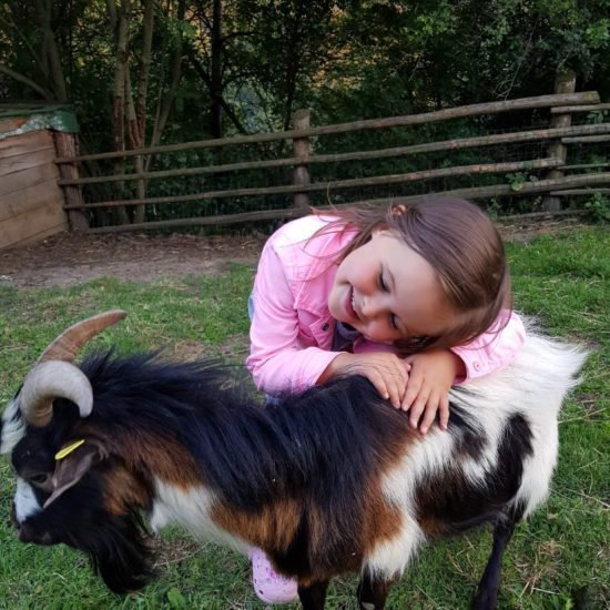 Leonie mit Bock